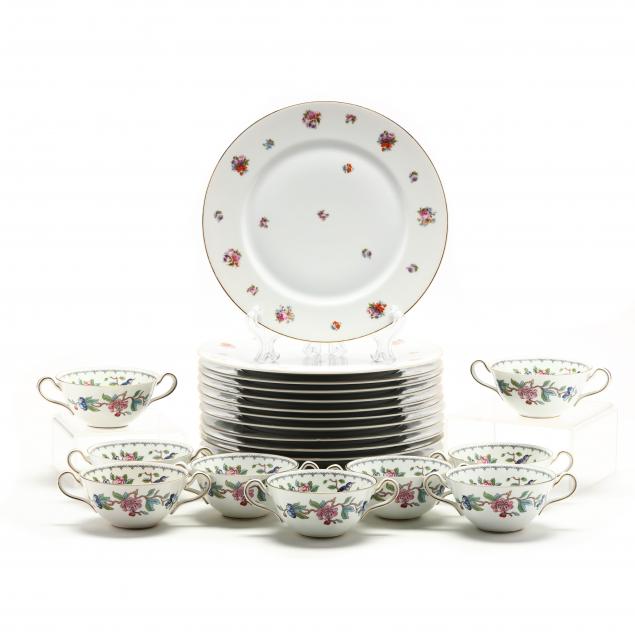 FOURTEEN GERMAN SERVICE PLATES