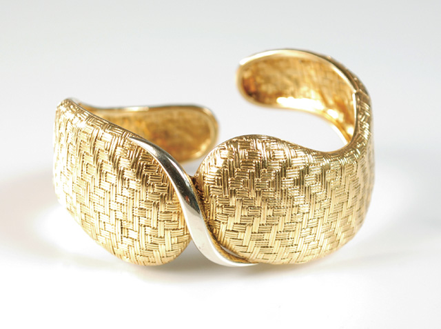 FOURTEEN KARAT GOLD BANGLE weighing