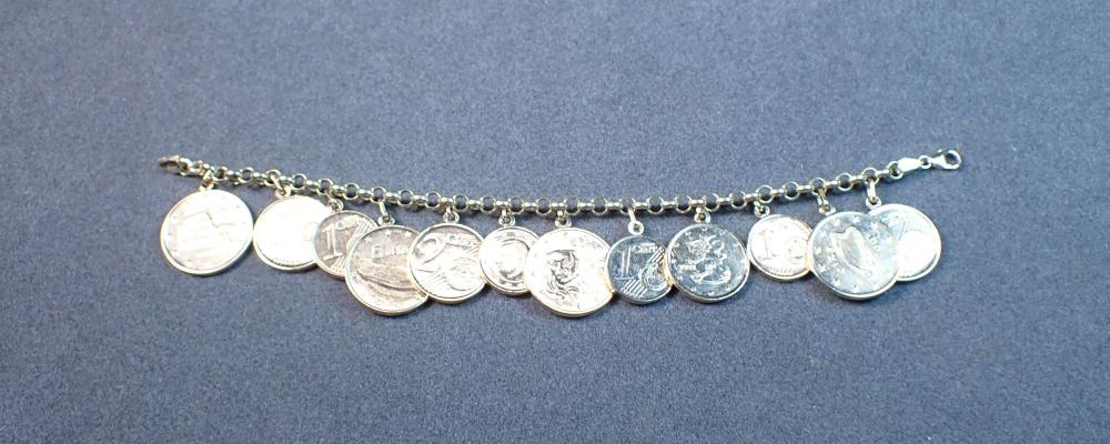 FOURTEEN KARAT GOLD BRACELET WITH