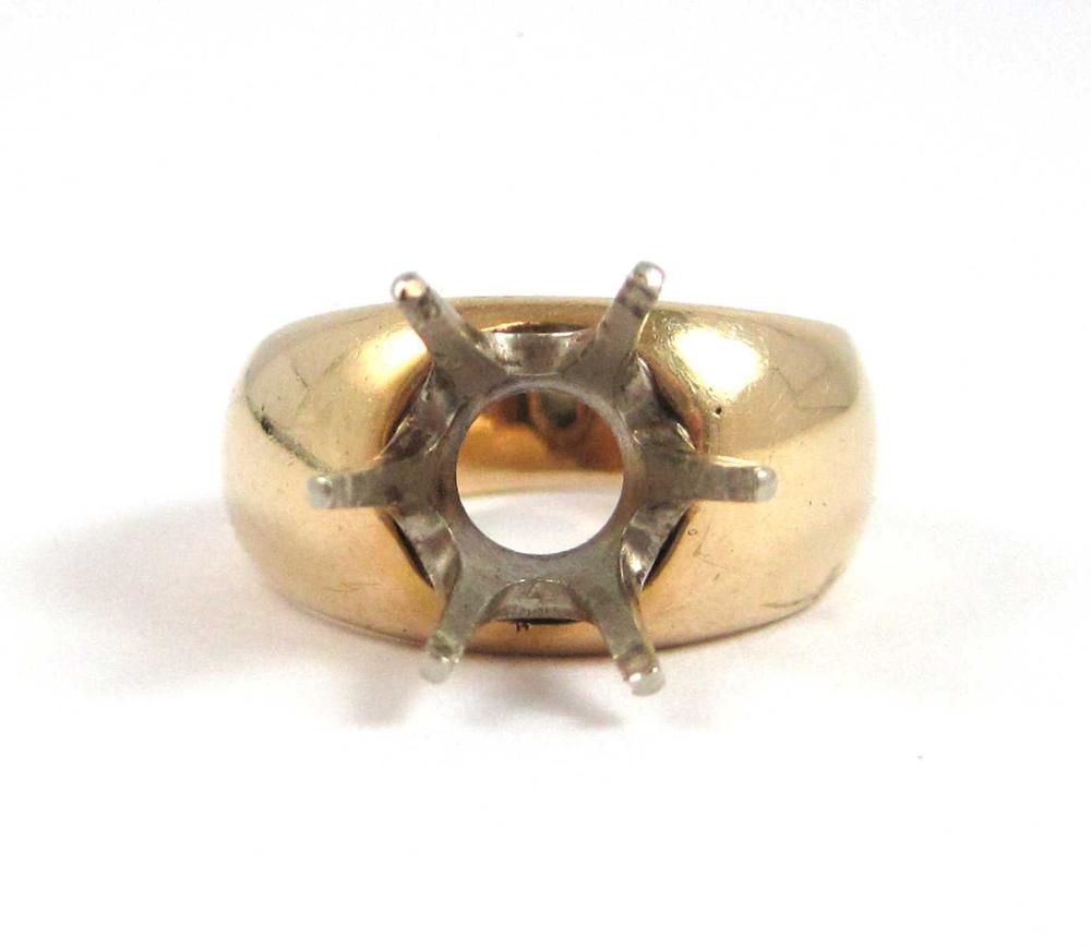 FOURTEEN KARAT TWO-TONE GOLD RING