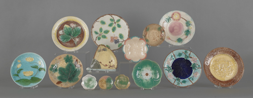 Fourteen majolica plates and