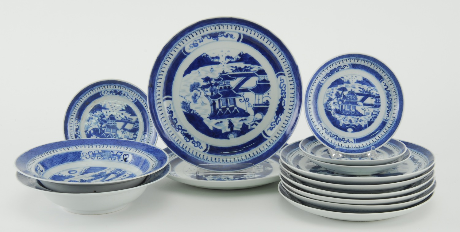 FOURTEEN PIECES OF BLUE AND WHITE