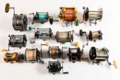FOURTEEN VINTAGE PENN REELS: T