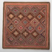 FRAMED GEOMETRIC HOOKED RUGTog