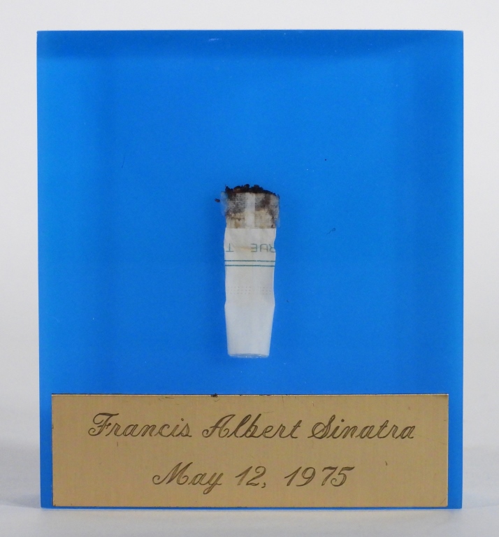 FRANK SINATRA SMOKED CIGARETTE 1975