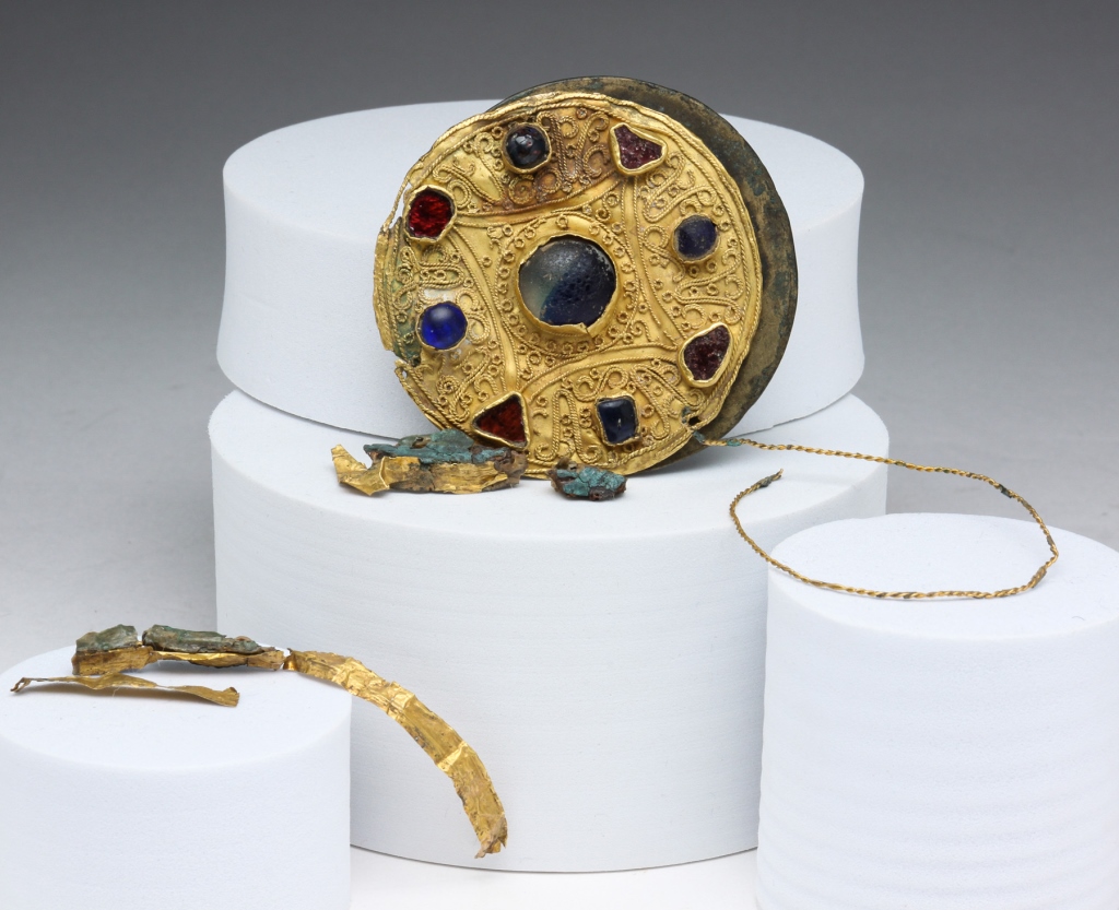FRANKISH JEWEL ADORNED DISC BROOCH.