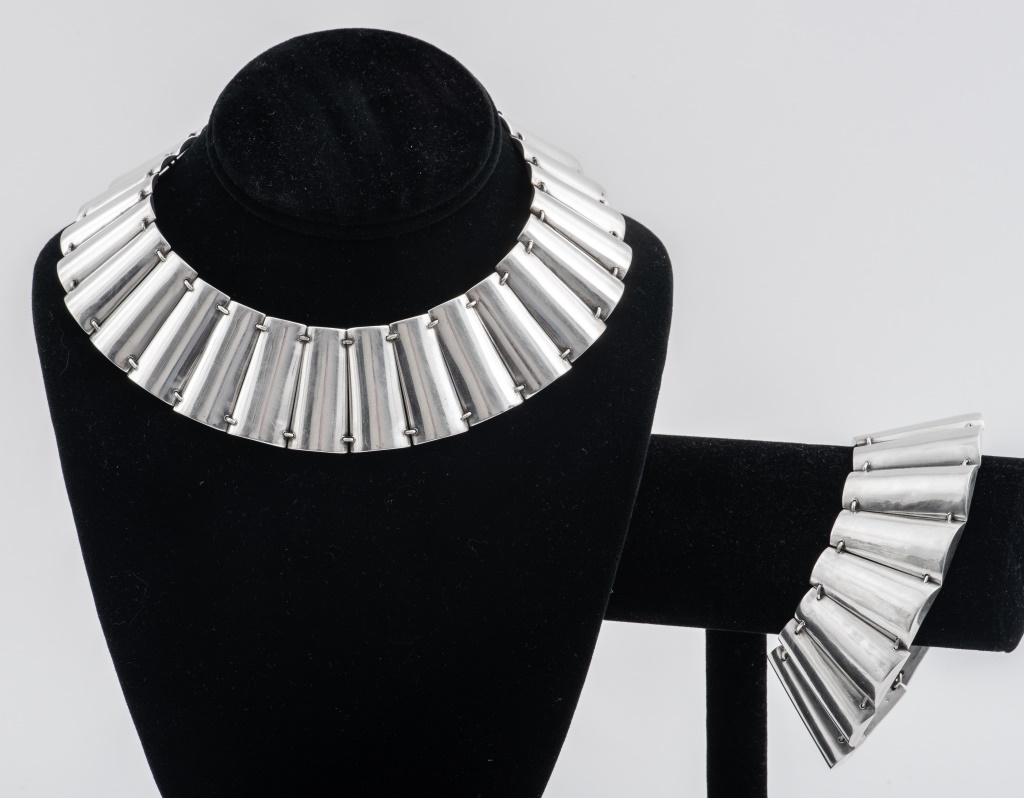 FRED DAVIS SILVER NECKLACE AND