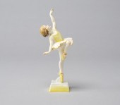 FREDA DOUGHTY FIGURINEA Royal