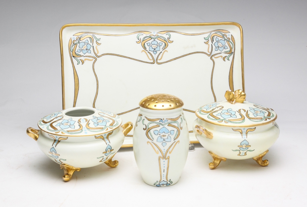 FRENCH ART NOUVEAU DRESSER SET.