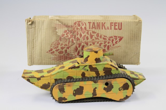 FRENCH CAMOUFLAGED TANK Jovets