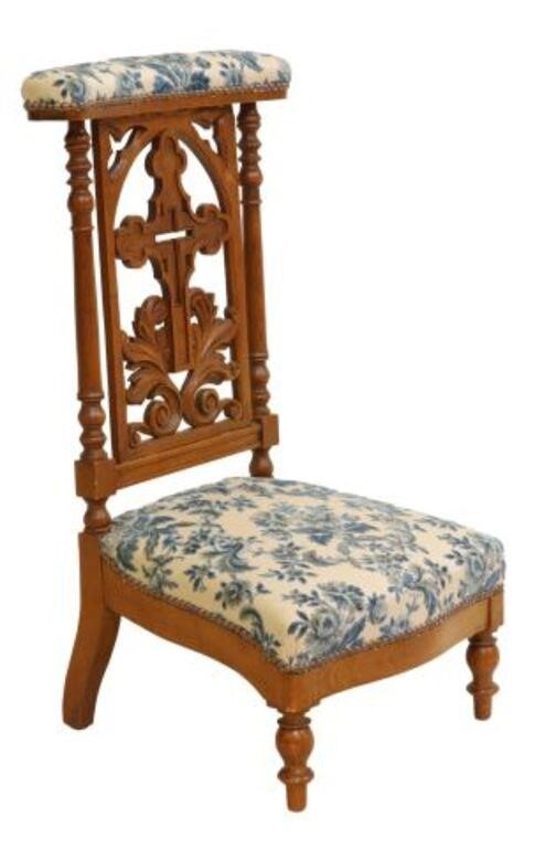 FRENCH CARVED WALNUT PRIE-DIEU