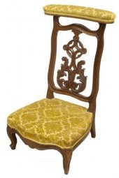 FRENCH CARVED WALNUT PRIE-DIEU