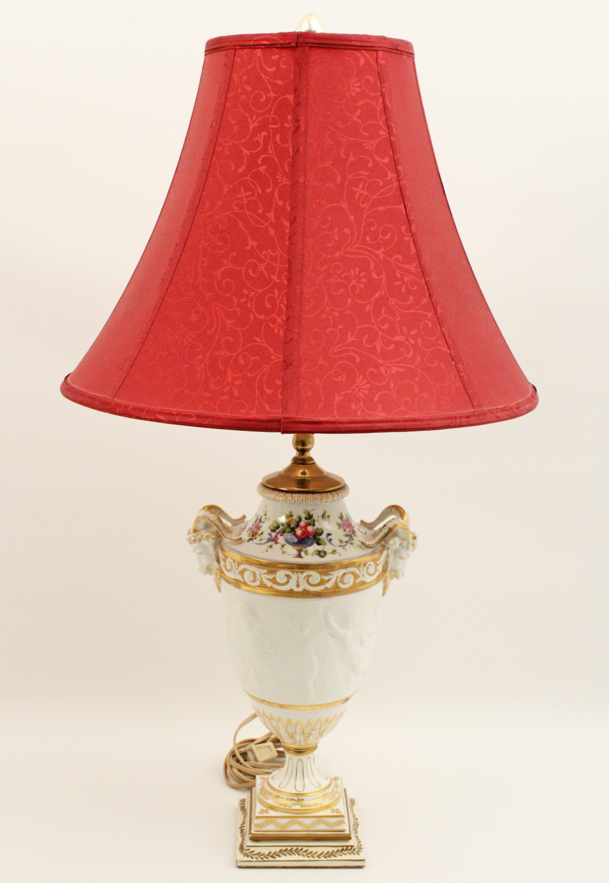 FRENCH FLORAL PTD PORCELAIN LAMP W/