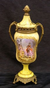 French Gilt-Brass-Mounted Fond