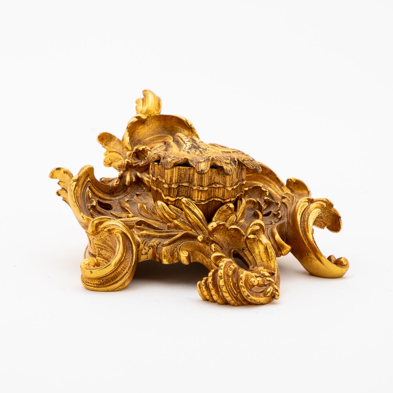 FRENCH GILT BRONZE SHELL-FORM