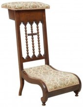 FRENCH MAHOGANY TURNED PRIE-DI