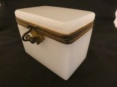 FRENCH OPALINE GLASS BOXAntiqu