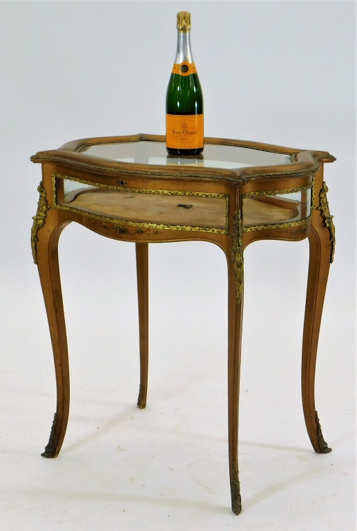 FRENCH ORMOLU MOUNTED VITRINE