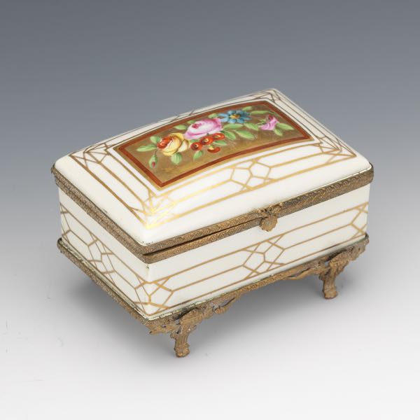 FRENCH PORCELAIN DRESSER BOX 3 ¾" x