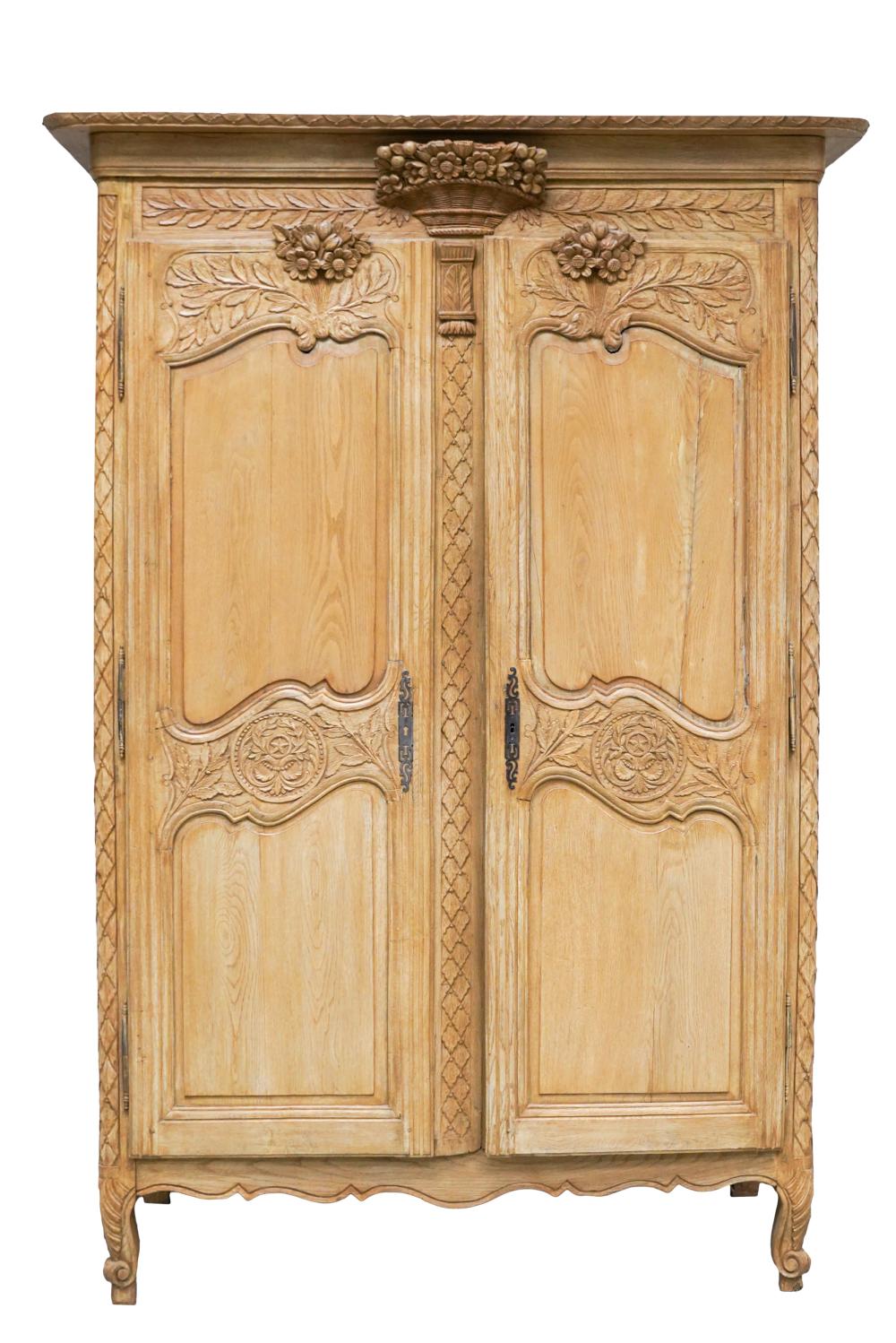 FRENCH PROVINCIAL CARVED OAK
