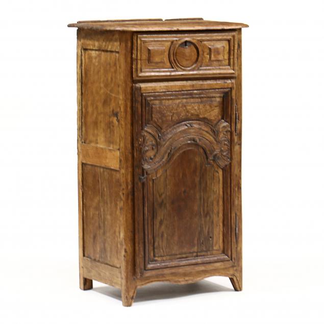 FRENCH PROVINCIAL CARVED OAK