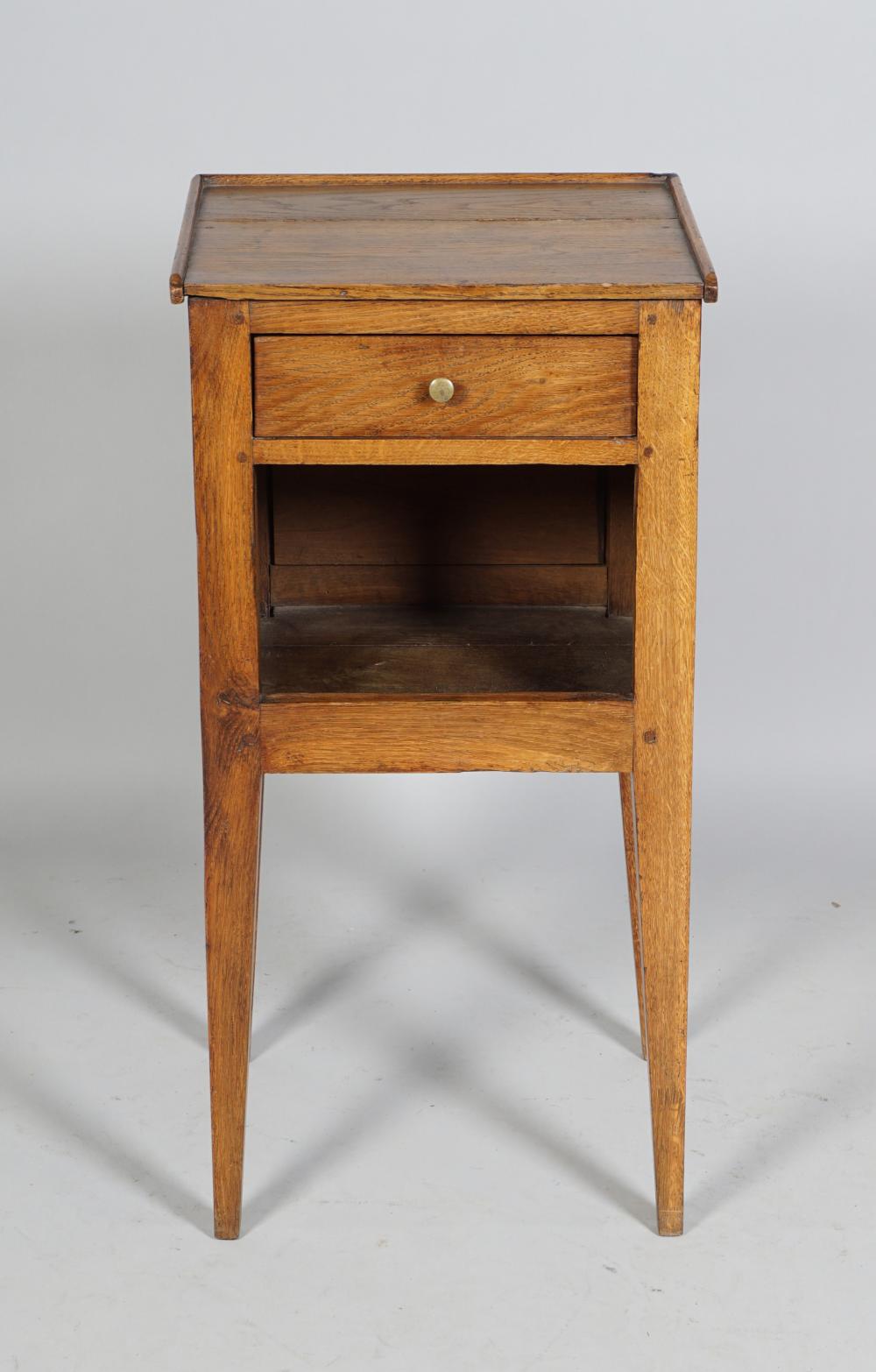 FRENCH PROVINCIAL OAK TABLE DE NUIT