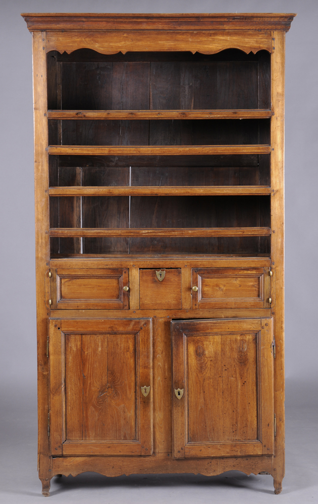 FRENCH PROVINCIAL OAK VAISSELIER