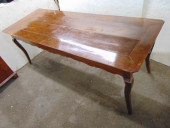 FRENCH PROVINCIAL TABLE WITH T
