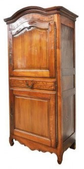 FRENCH PROVINCIAL WALNUT BONNE