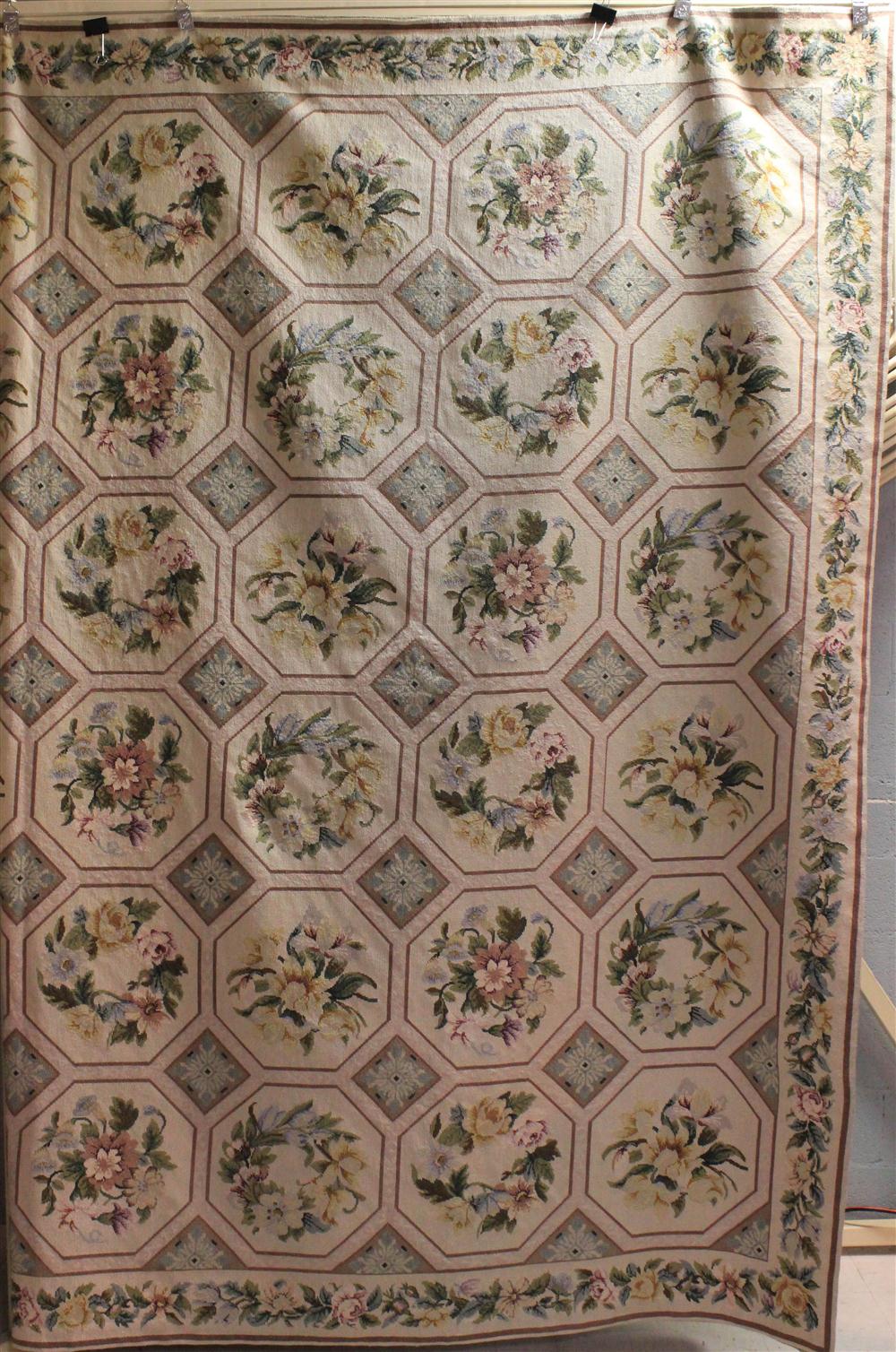 FRENCH STYLE FLORAL MEDALLION