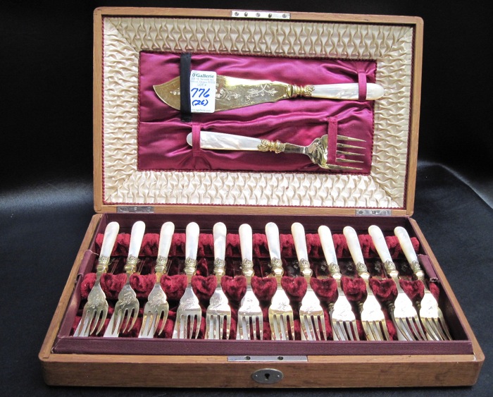 FRENCH TWENTY-SIX PIECE FISH SET:
