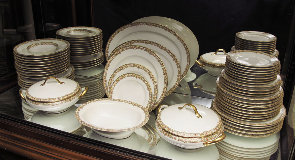 FRENCH VIGNAUD LIMOGES CHINA SET: