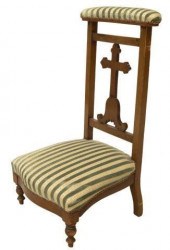 FRENCH WALNUT CROSS PRIE-DIEU