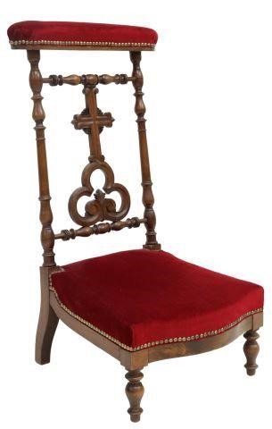 FRENCH WALNUT CROSS SPLAT PRIE-DIEU