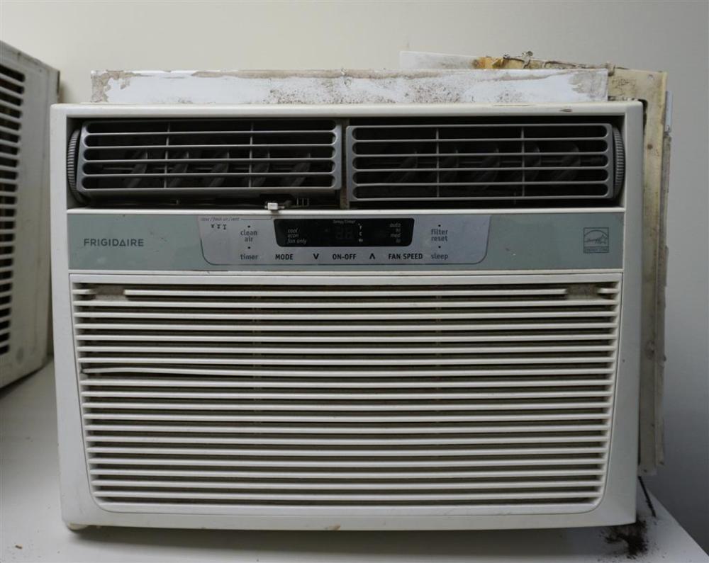 FRIGIDAIRE 12,000 BTU WINDOW AIR