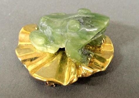 Frog brooch green jade carved