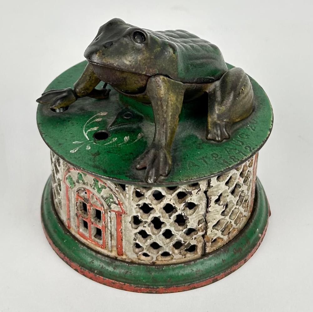 "FROG ON LATTICE" CAST IRON