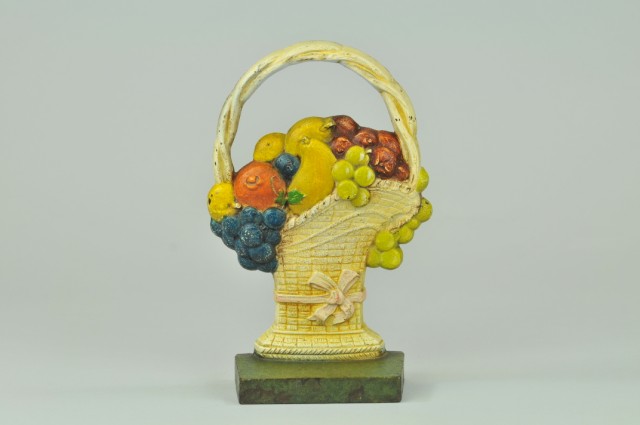 FRUIT IN FRENCH BASKET DOORSTOP