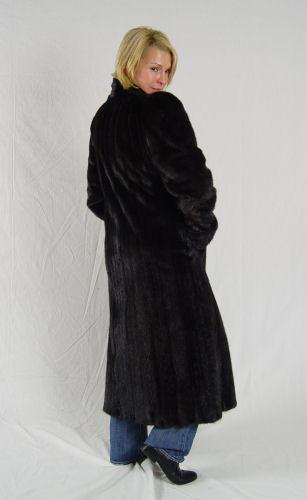 FULL LENGTH MINK COAT: Fine coat