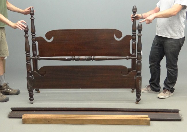 Full size bed (54'' Wide).