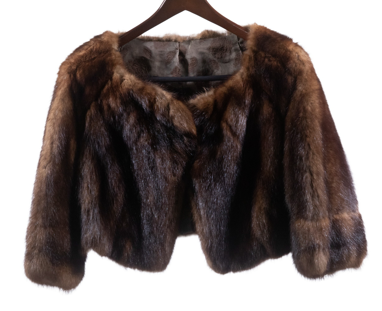 FUR CAPE Ranch Mink Cape, silk