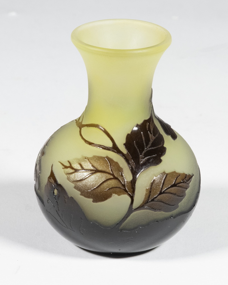 GALLE CAMEO GLASS PAPERWEIGHT