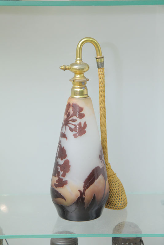 GALLE CAMEO PERFUME. Burgundy