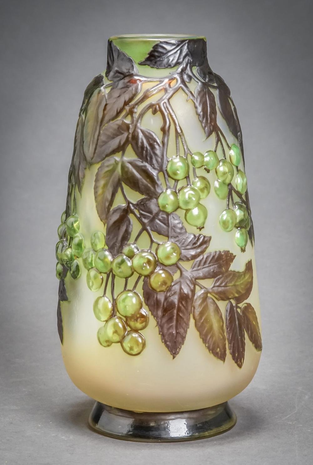 GALLé MOLD-BLOWN 'SORBIER' CAMEO