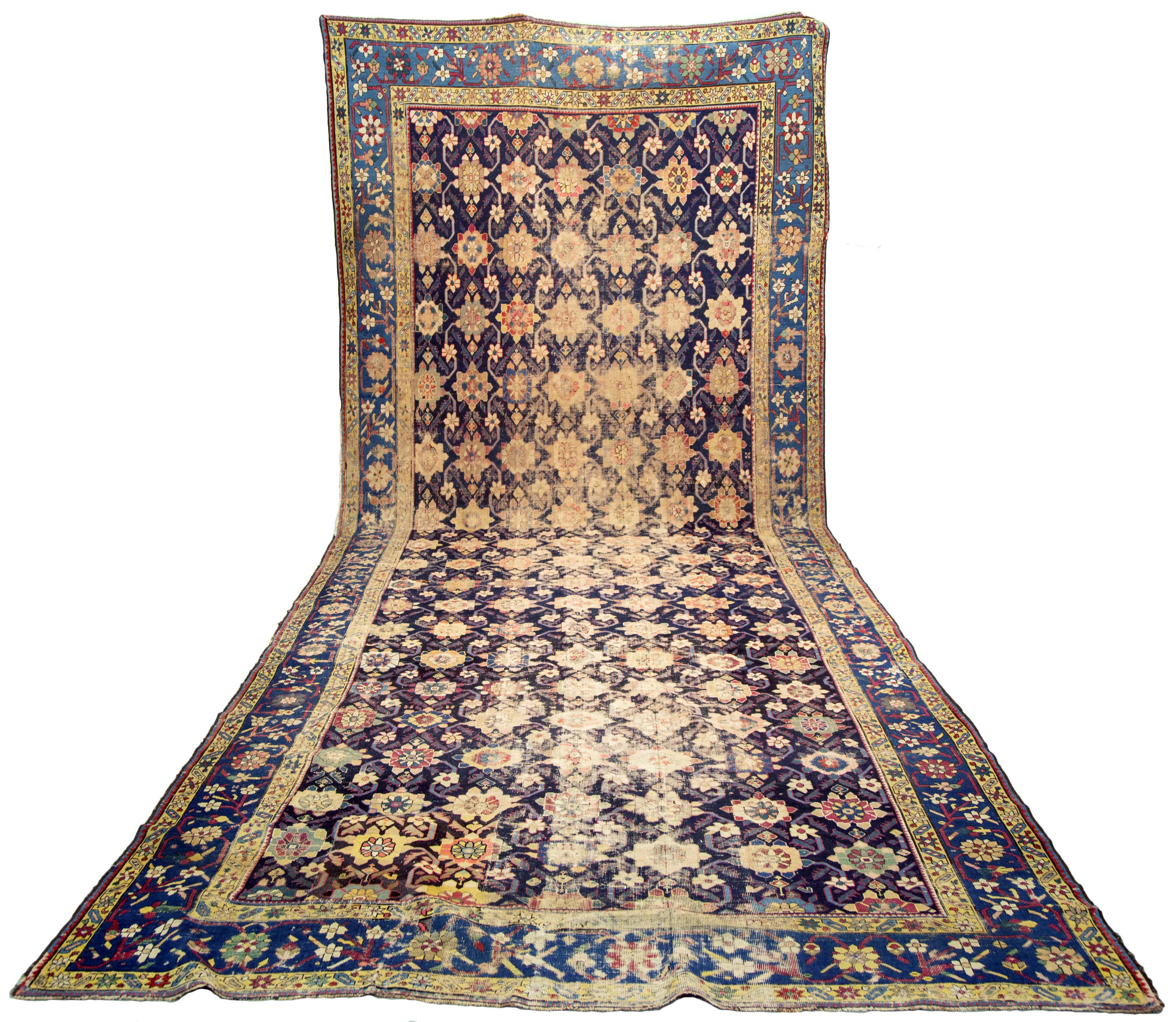 GALLERY ORIENTAL RUG circa 1900.