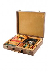 GAME SET IN CASEwith paper lab