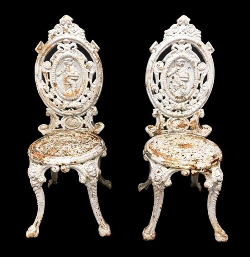 GARDEN: PAIR OF CAST IRON MEDALLION