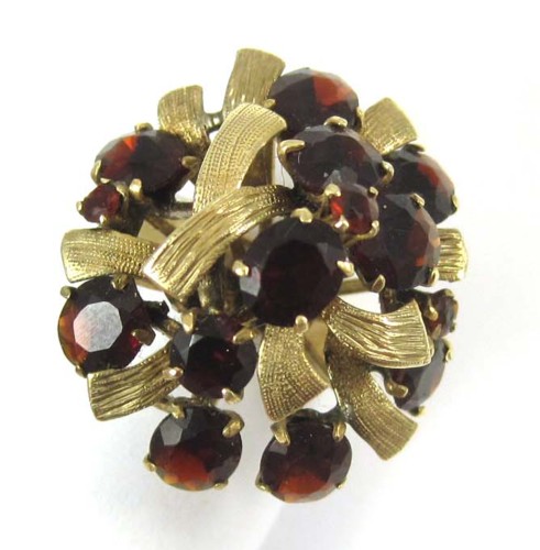 GARNET AND FOURTEEN KARAT GOLD RING