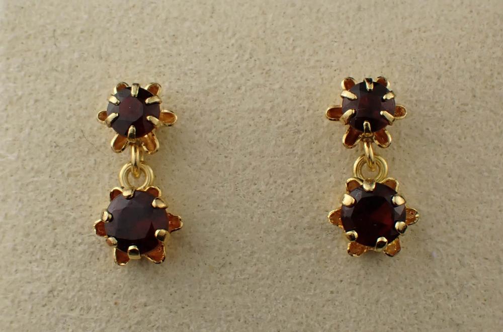 GARNET AND FOURTEEN KARAT GOLD