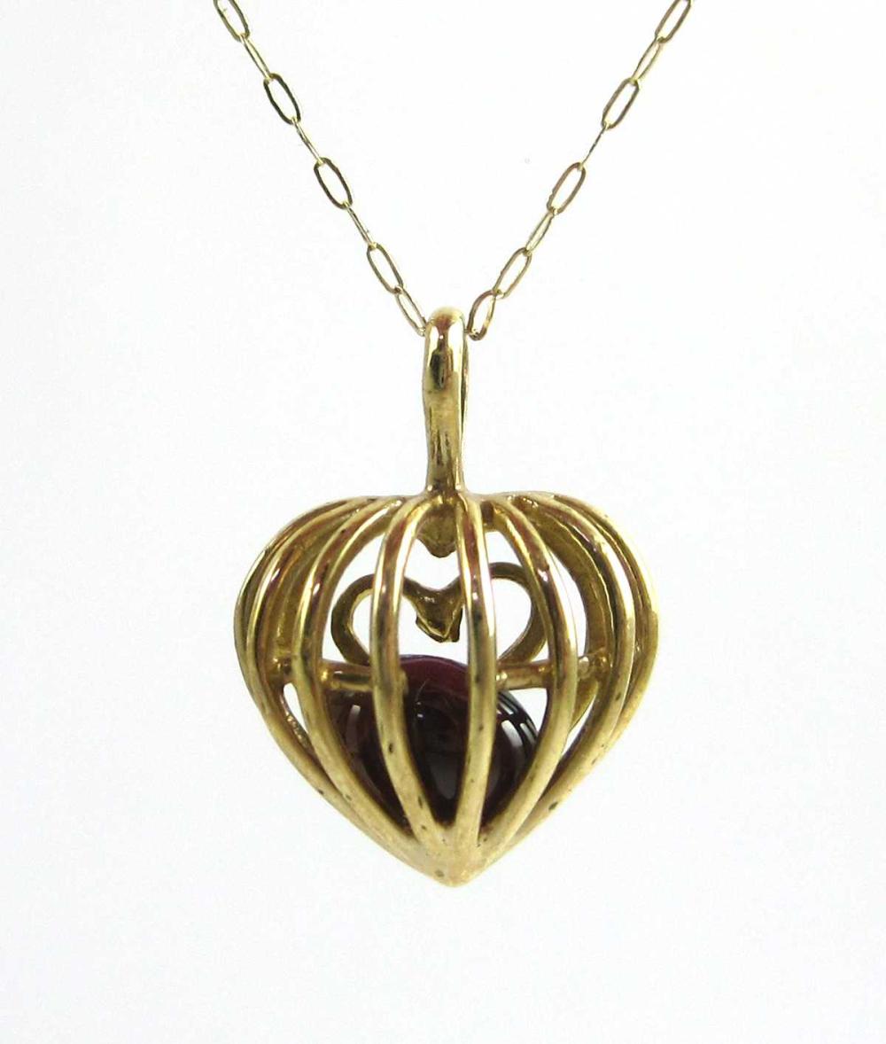 GARNET AND YELLOW GOLD PENDANT